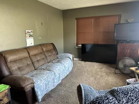 Living - 637 S Arlington Ave, Springfield, OH 45505 photo 2 of 2