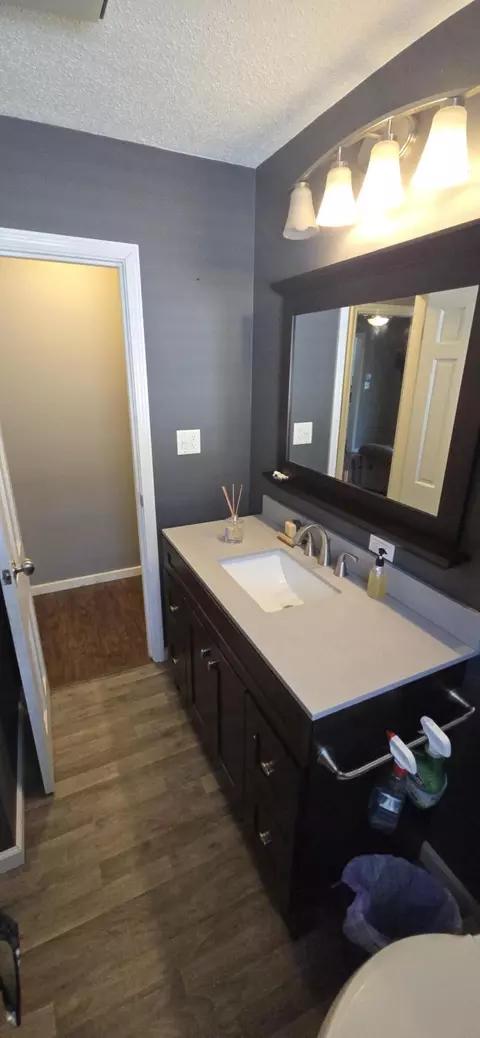 Bath - 524 N Buckeye St, Celina, OH 45822 photo 3 of 4