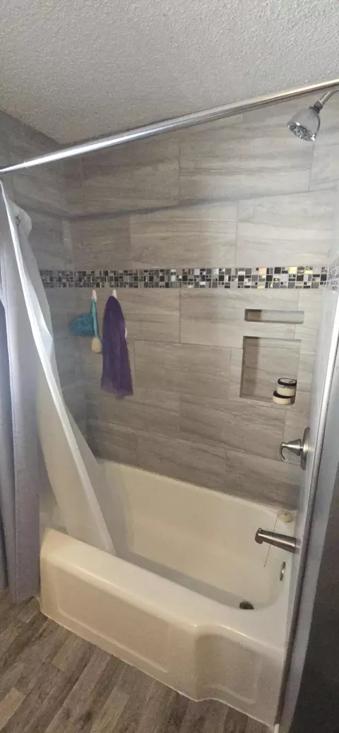 Bath - 524 N Buckeye St, Celina, OH 45822 photo 2 of 4