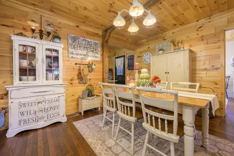 Dining - 341 S Main St, De Graff, OH 43318 photo 1 of 1