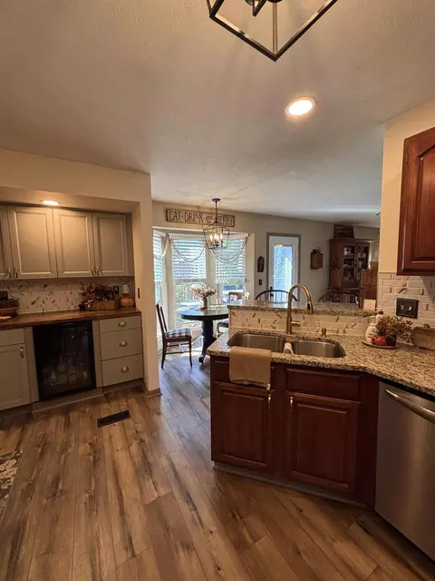 Kitchen - 2805 Old Oak Ln, Springfield, OH 45503 photo 3 of 8