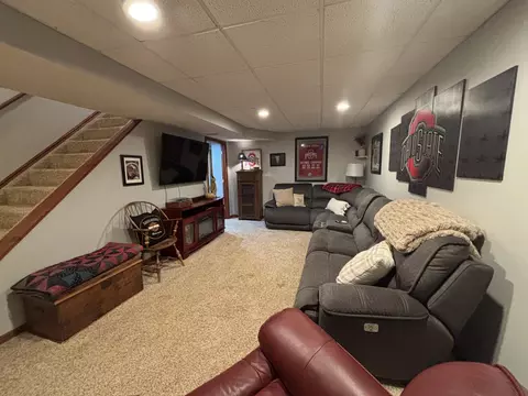 Living - 2805 Old Oak Ln, Springfield, OH 45503 photo 5 of 5