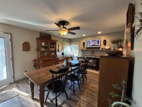 Dining - 2805 Old Oak Ln, Springfield, OH 45503 photo 2 of 5