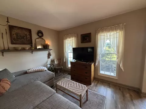 Living - 2805 Old Oak Ln, Springfield, OH 45503 photo 3 of 5