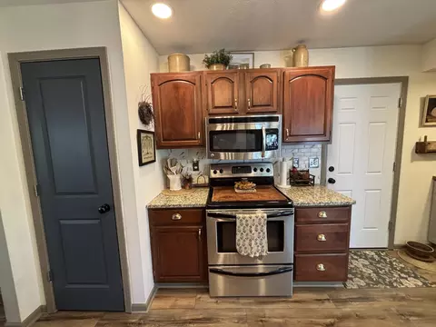 Kitchen - 2805 Old Oak Ln, Springfield, OH 45503 photo 5 of 8