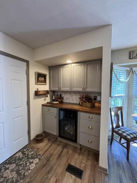 Kitchen - 2805 Old Oak Ln, Springfield, OH 45503 photo 1 of 8