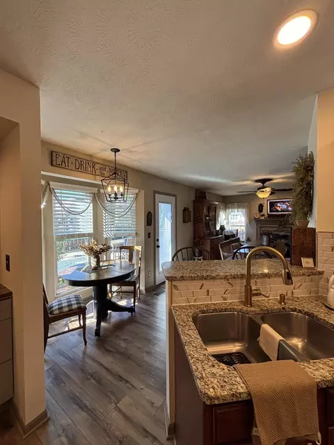 Kitchen - 2805 Old Oak Ln, Springfield, OH 45503 photo 2 of 8