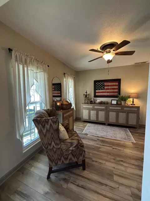 Entry Way - 2805 Old Oak Ln, Springfield, OH 45503 photo 2 of 6