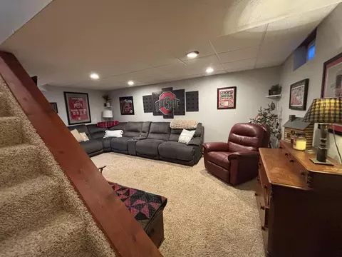 Living - 2805 Old Oak Ln, Springfield, OH 45503 photo 4 of 5