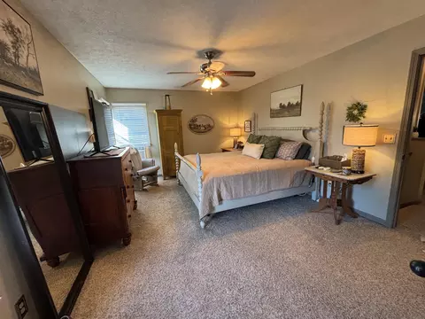 Bedroom - 2805 Old Oak Ln, Springfield, OH 45503 photo 1 of 4