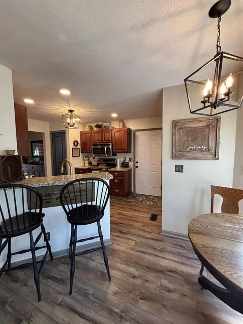 Kitchen - 2805 Old Oak Ln, Springfield, OH 45503 photo 4 of 8