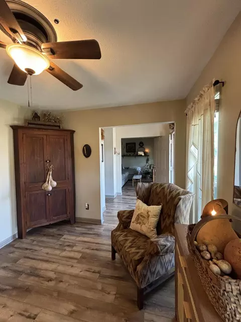 Entry Way - 2805 Old Oak Ln, Springfield, OH 45503 photo 3 of 6