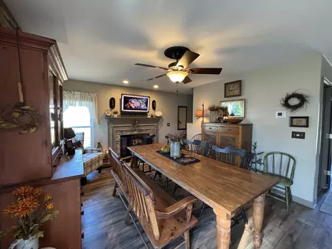 Dining - 2805 Old Oak Ln, Springfield, OH 45503 photo 3 of 5