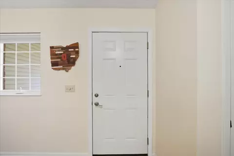 Entry Way - 3500 Oakmont Ct, Springfield, OH 45502 photo 1 of 3