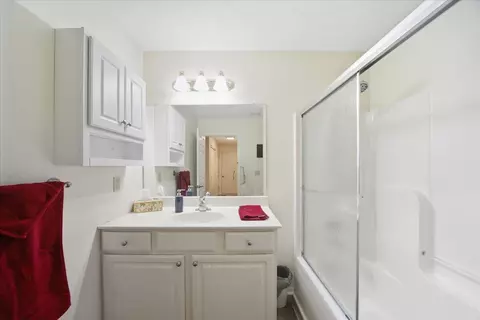 Bath - 3500 Oakmont Ct, Springfield, OH 45502 photo 2 of 4