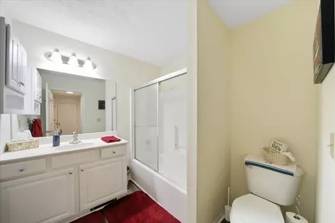 Bath - 3500 Oakmont Ct, Springfield, OH 45502 photo 1 of 4