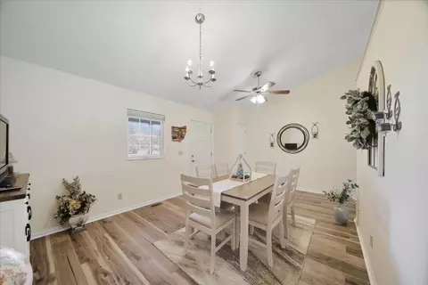 Dining - 3500 Oakmont Ct, Springfield, OH 45502 photo 2 of 5