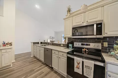 Kitchen - 3500 Oakmont Ct, Springfield, OH 45502 photo 5 of 5