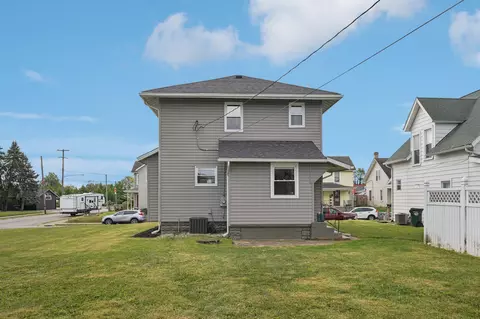 Exterior - 1726 Highland Ave, Springfield, OH 45503 photo 9 of 11