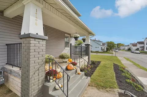 Exterior - 1726 Highland Ave, Springfield, OH 45503 photo 7 of 11