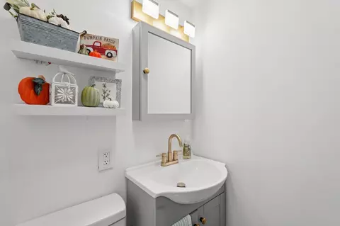 Bath - 1726 Highland Ave, Springfield, OH 45503 photo 1 of 6