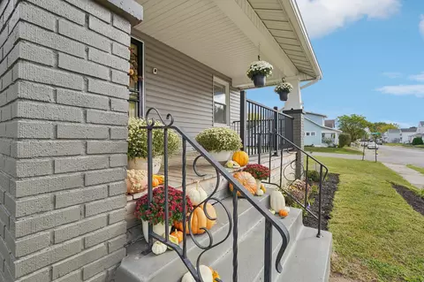 Exterior - 1726 Highland Ave, Springfield, OH 45503 photo 6 of 11