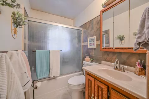 Bath - 2907 Mystic Ln, Springfield, OH 45503 photo 1 of 2