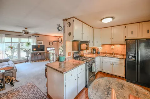 Kitchen - 2907 Mystic Ln, Springfield, OH 45503 photo 2 of 4