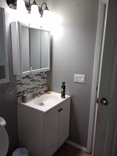 Bath - 3316 Sudbury St, Springfield, OH 45503 photo 1 of 3