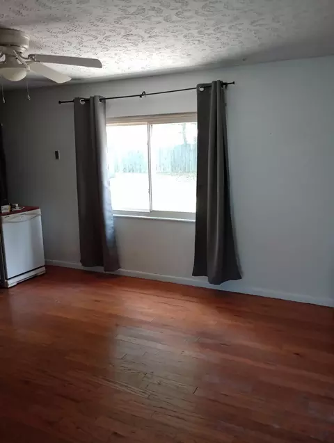 Living - 3316 Sudbury St, Springfield, OH 45503 photo 2 of 2