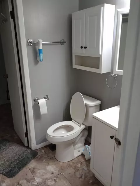 Bath - 3316 Sudbury St, Springfield, OH 45503 photo 2 of 3
