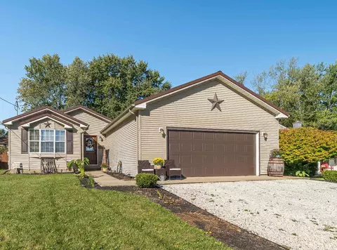 210 Lyndhurst Dr, Piqua, OH 45356