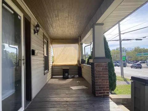 Exterior - 112 N Burnett Rd, Springfield, OH 45503 photo 4 of 5