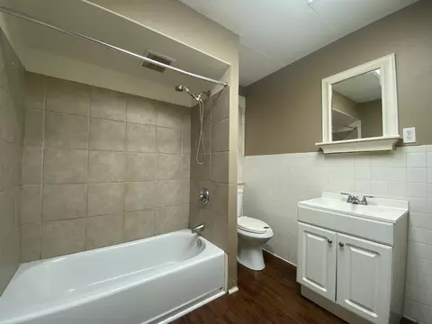 Bath - 112 N Burnett Rd, Springfield, OH 45503 photo 1 of 2
