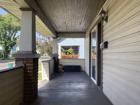 Exterior - 112 N Burnett Rd, Springfield, OH 45503 photo 3 of 5