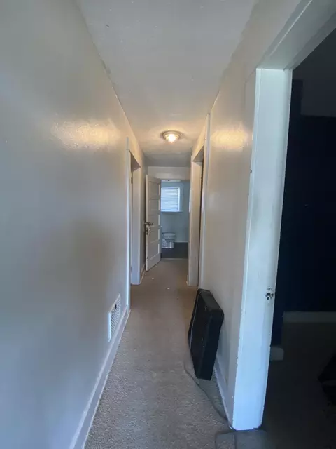 Entry Way - 112 N Burnett Rd, Springfield, OH 45503 photo 2 of 2