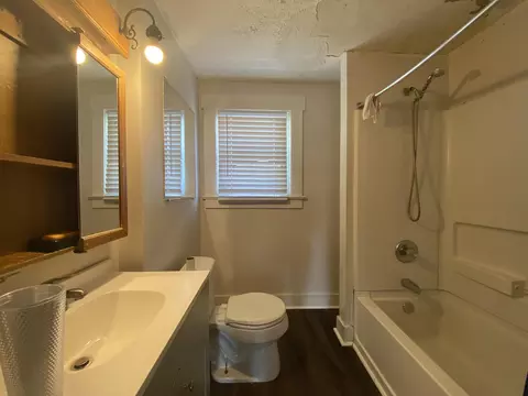 Bath - 112 N Burnett Rd, Springfield, OH 45503 photo 2 of 2