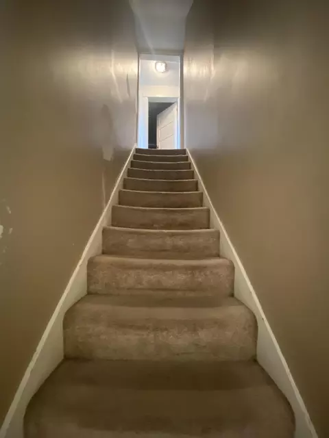 Entry Way - 112 N Burnett Rd, Springfield, OH 45503 photo 1 of 2