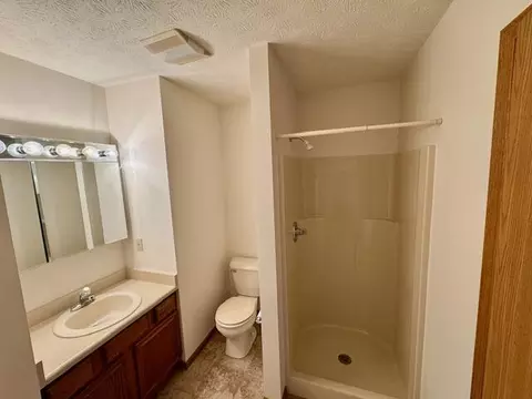 Bath - 1470 Oldham Dr #12, Springfield, OH 45503 photo 1 of 3