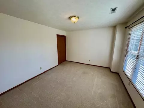 Bedroom - 1470 Oldham Dr #12, Springfield, OH 45503 photo 2 of 3