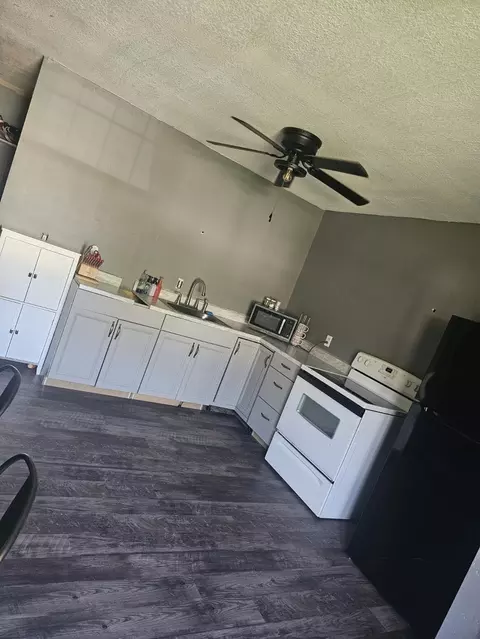 Kitchen - 407 Smith Ave, Kenton, OH 43326 photo 1 of 2