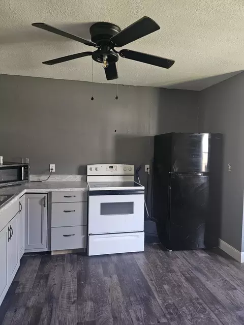 Kitchen - 407 Smith Ave, Kenton, OH 43326 photo 2 of 2