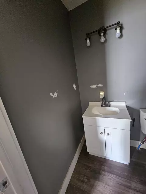 Bath - 407 Smith Ave, Kenton, OH 43326 photo 1 of 1