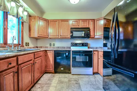Kitchen - 836 Hemlock St, Celina, OH 45822 photo 3 of 3