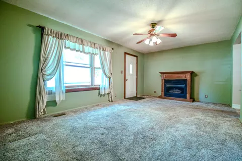Living - 836 Hemlock St, Celina, OH 45822 photo 2 of 4