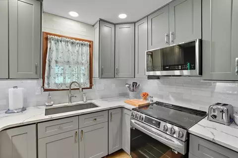 Kitchen - 1888 Birchwood Ct, Springfield, OH 45502 photo 2 of 4