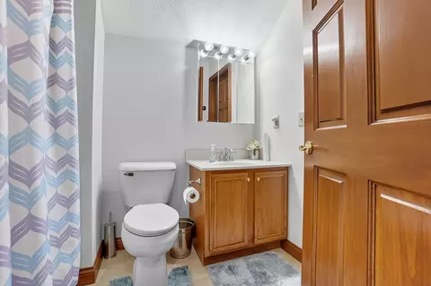 Bath - 1888 Birchwood Ct, Springfield, OH 45502 photo 4 of 4