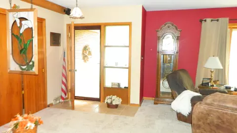 Entry Way - 258 Forest Dr, Springfield, OH 45505 photo 3 of 3