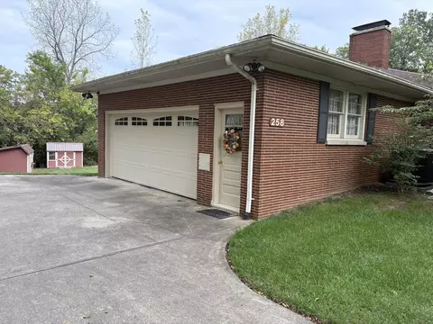 Exterior - 258 Forest Dr, Springfield, OH 45505 photo 4 of 14
