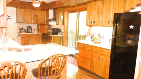 Kitchen - 258 Forest Dr, Springfield, OH 45505 photo 3 of 4